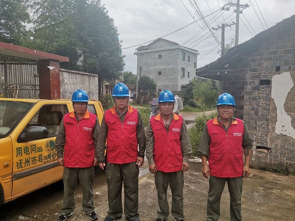 國網(wǎng)樂安縣供電公司：陽臺距電線安全距離不足 黨員服務隊上門服務除隱患