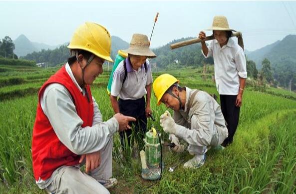 國網(wǎng)湘潭供電公司：進村入戶解民憂 精準(zhǔn)扶貧暖人心　　