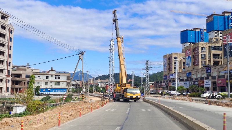 國網(wǎng)泉州供電公司桿線遷移　助力國道拓寬建設(shè)