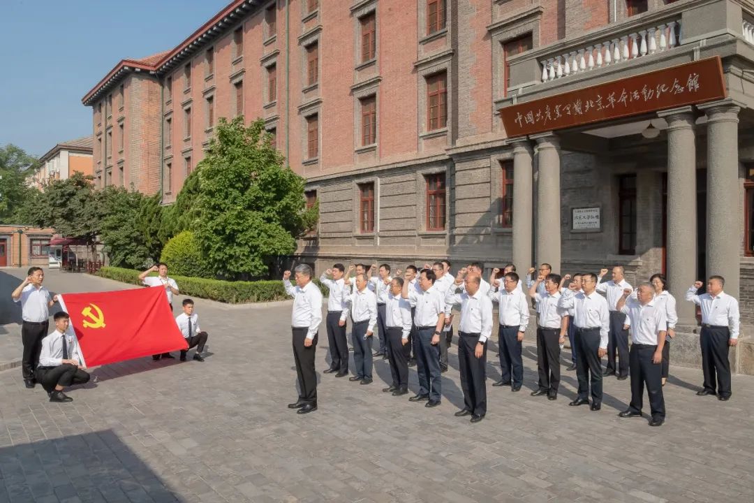 國家能源集團(tuán)黨組成員集體參觀學(xué)習(xí) “光輝偉業(yè)、紅色序章”主題展覽