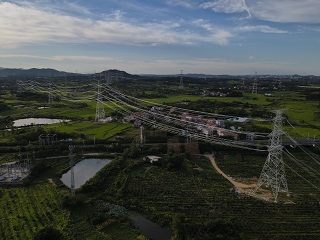 這項(xiàng)工程投產(chǎn)送電，將提高湖北省西電東送通道送電能力