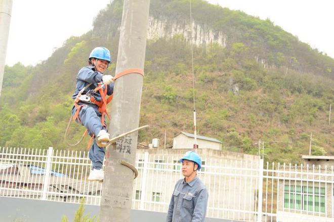 貴州紫云供電局練就過硬本領(lǐng) 更好服務(wù)百姓