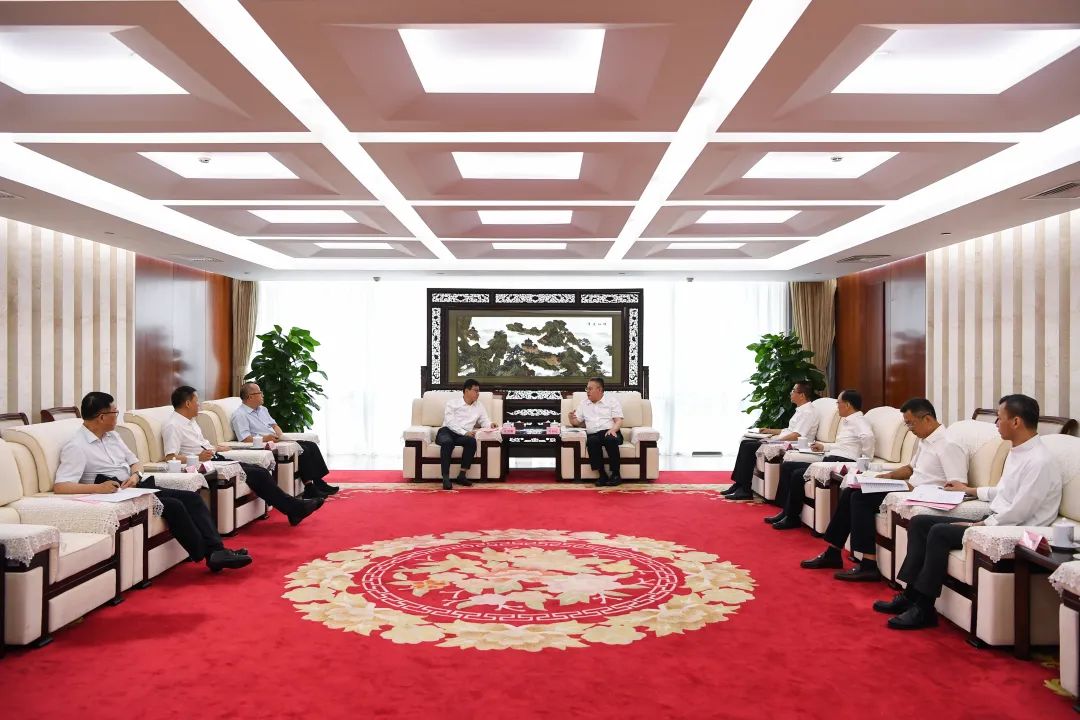 葉向東與甘肅省委常委、副省長張錦剛舉行會談