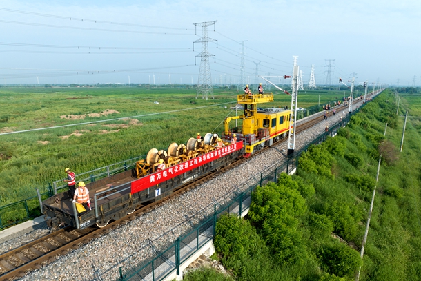 國(guó)家能源集團(tuán)朔黃鐵路黃萬(wàn)線(xiàn)電氣化改造進(jìn)入上部施工階段