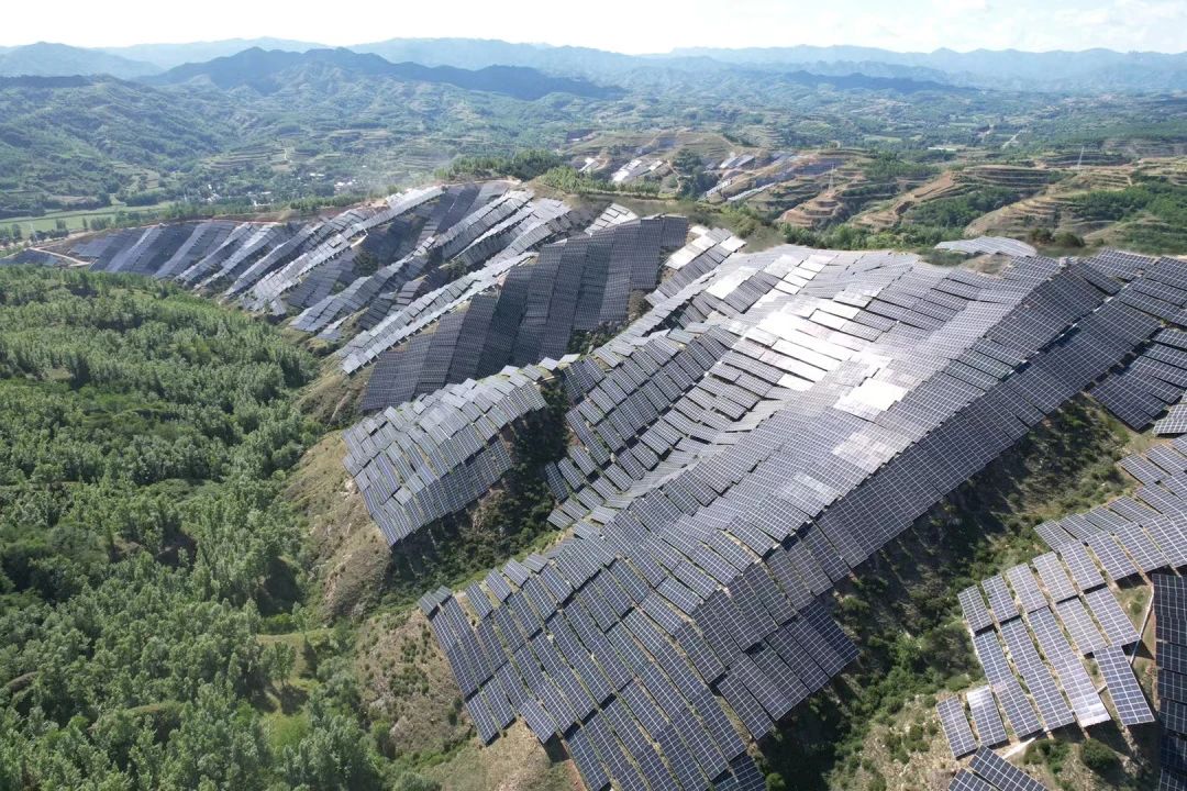 華電山西綠能潮涌 追風(fēng)逐日向未來